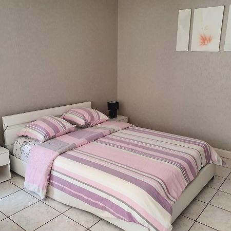 Meubles B-D Apartment แบ็ง-เลส์-แบ็งส์ ภายนอก รูปภาพ