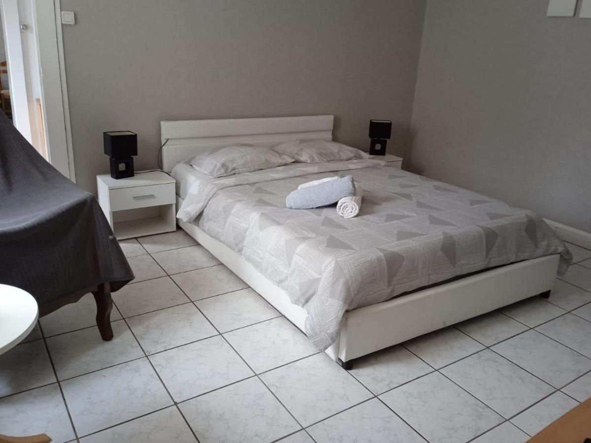Meubles B-D Apartment แบ็ง-เลส์-แบ็งส์ ภายนอก รูปภาพ