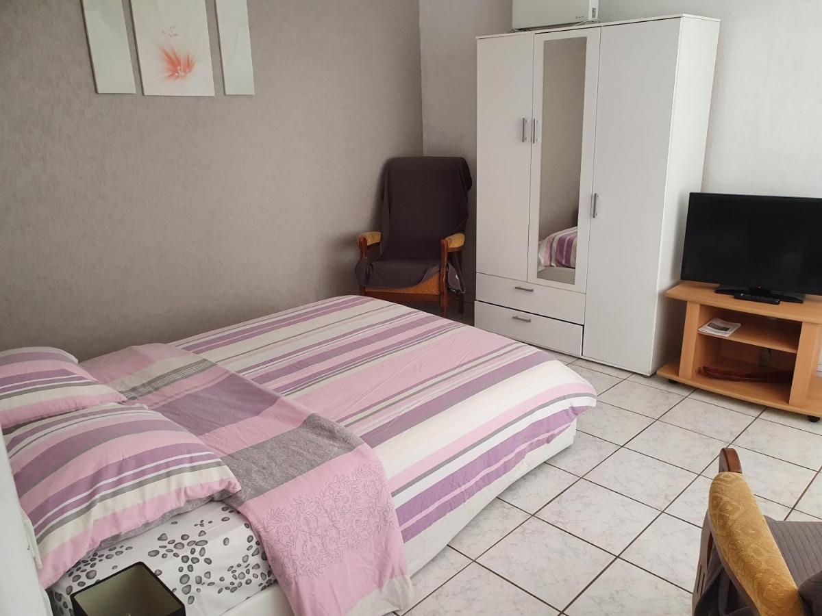 Meubles B-D Apartment แบ็ง-เลส์-แบ็งส์ ภายนอก รูปภาพ